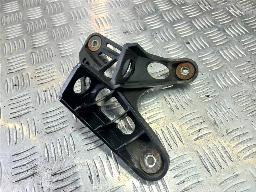 кронштейн тросов кпп Volkswagen Caddy  1K0711789G, 1550 рублей, Москва