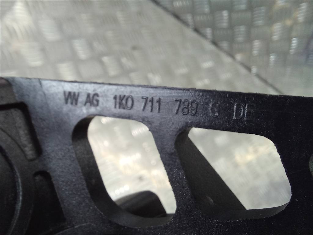 кронштейн тросов кпп Volkswagen Caddy  1K0711789G, 1550 рублей, Москва