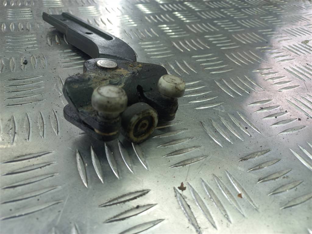 ролик двери сдвижной MERCEDES-BENZ Vito  A6397630047, 2470 рублей, Москва