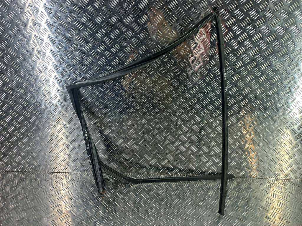 уплотнитель стекла FORD Tourneo Connect  2276936, 7300 рублей, Москва