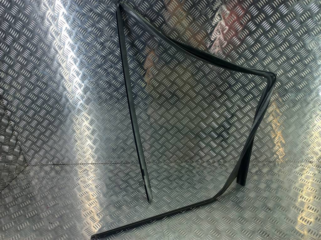 уплотнитель стекла FORD Tourneo Connect  2276936, 7300 рублей, Москва