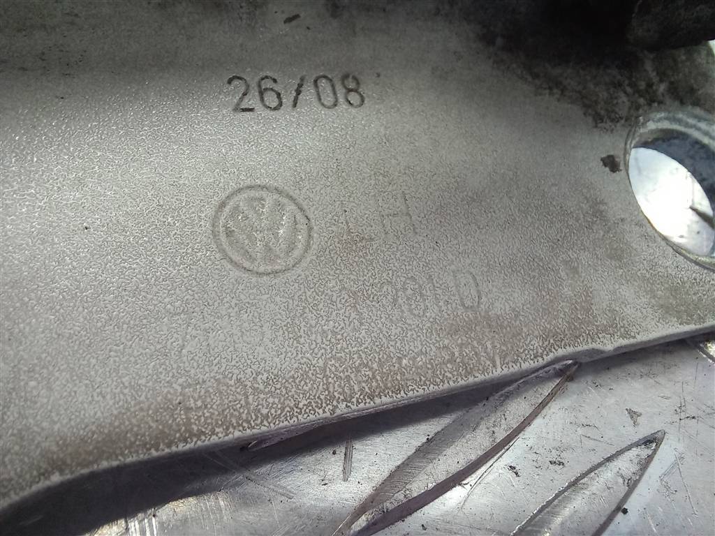 петля капота Volkswagen Transporter  7H0823301D, 5000 рублей, Москва