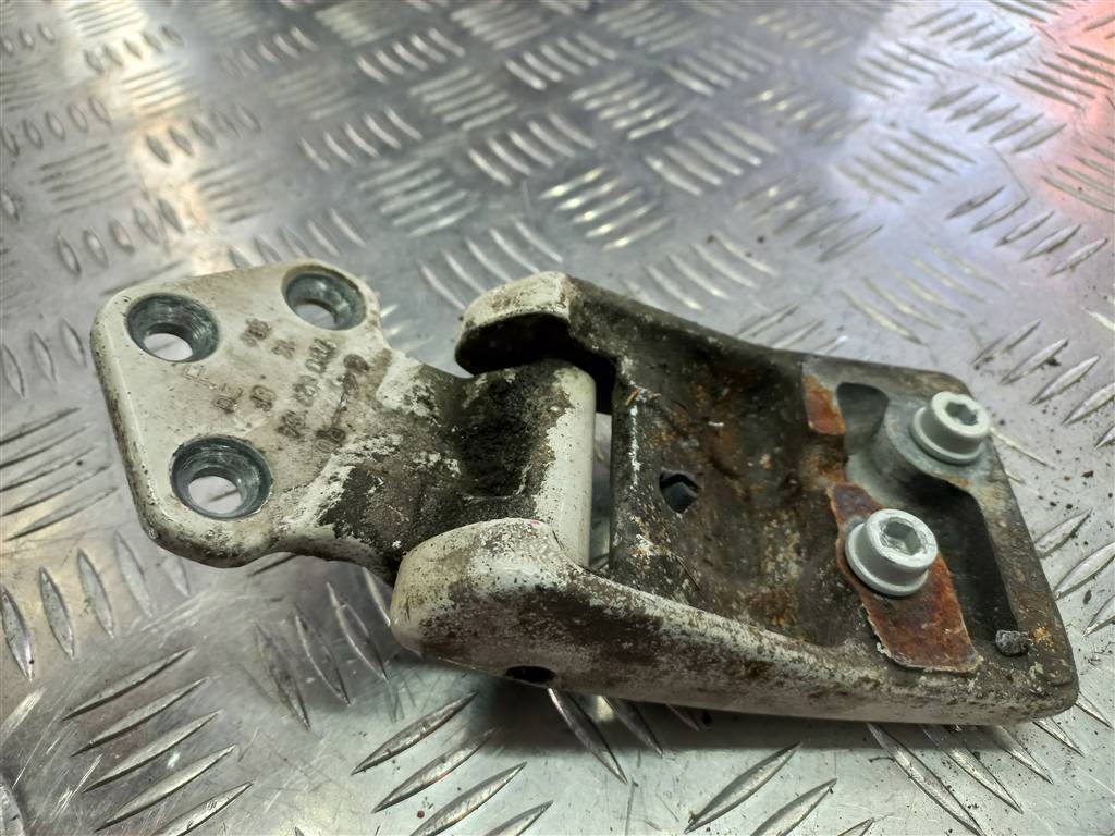 петля двери распашной Volkswagen Transporter  7H0827154F, 2700 рублей, Москва