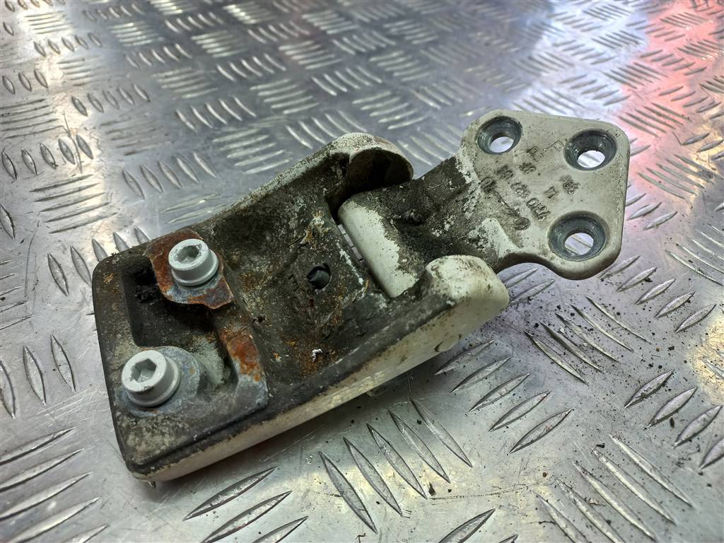 петля двери распашной Volkswagen Transporter  7H0827154F, 2700 рублей, Москва