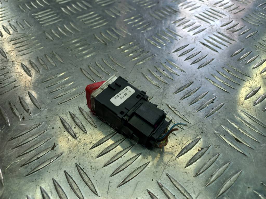 кнопка аварийной сигнализации Volkswagen Transporter  6Y0953235, 630 рублей, Москва