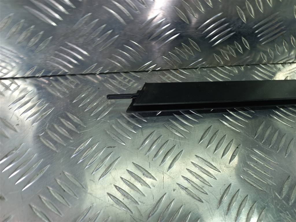 направляющая стекла двери FORD Transit  1826300, 2700 рублей, Москва