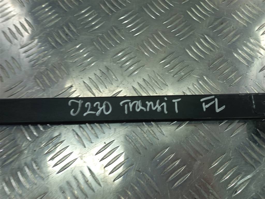 направляющая стекла двери FORD Transit  1826300, 2700 рублей, Москва