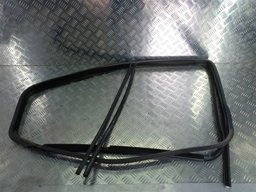 уплотнитель стекла FORD Transit  2042177, 5810 рублей, Москва