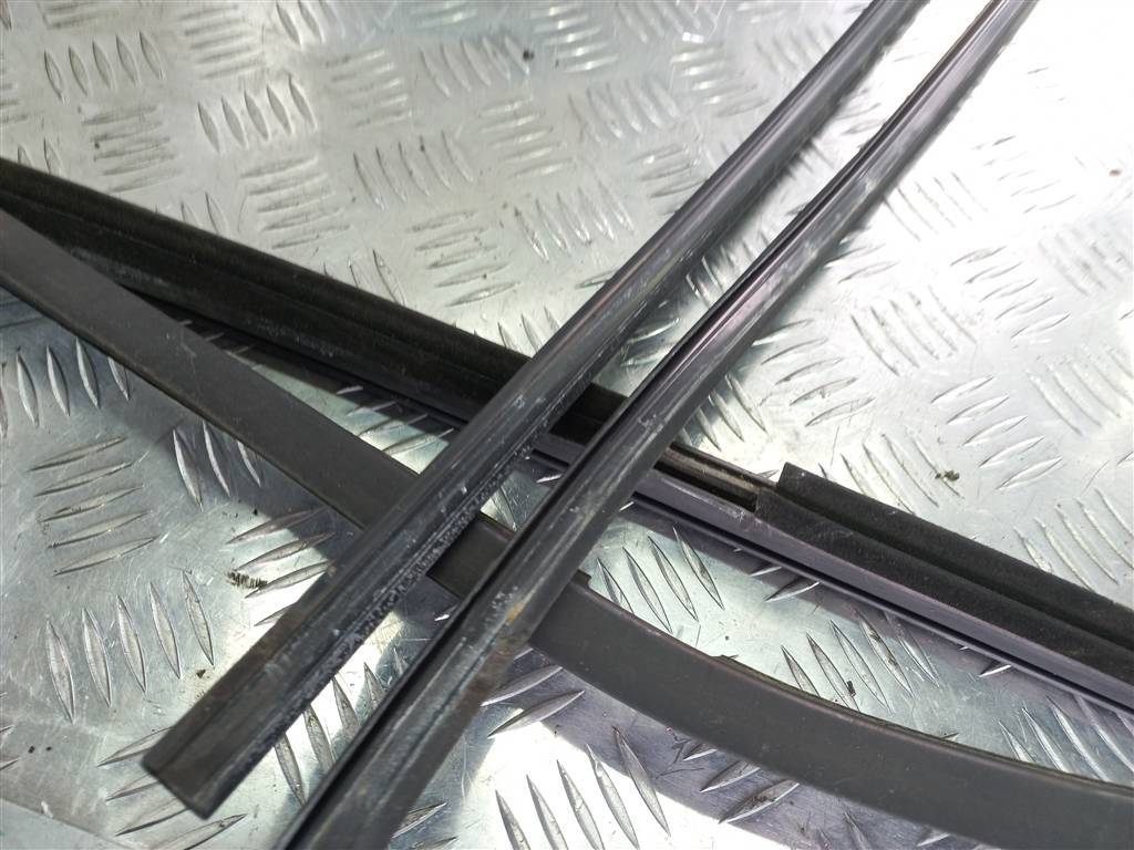 уплотнитель стекла FORD Transit  2042177, 5810 рублей, Москва