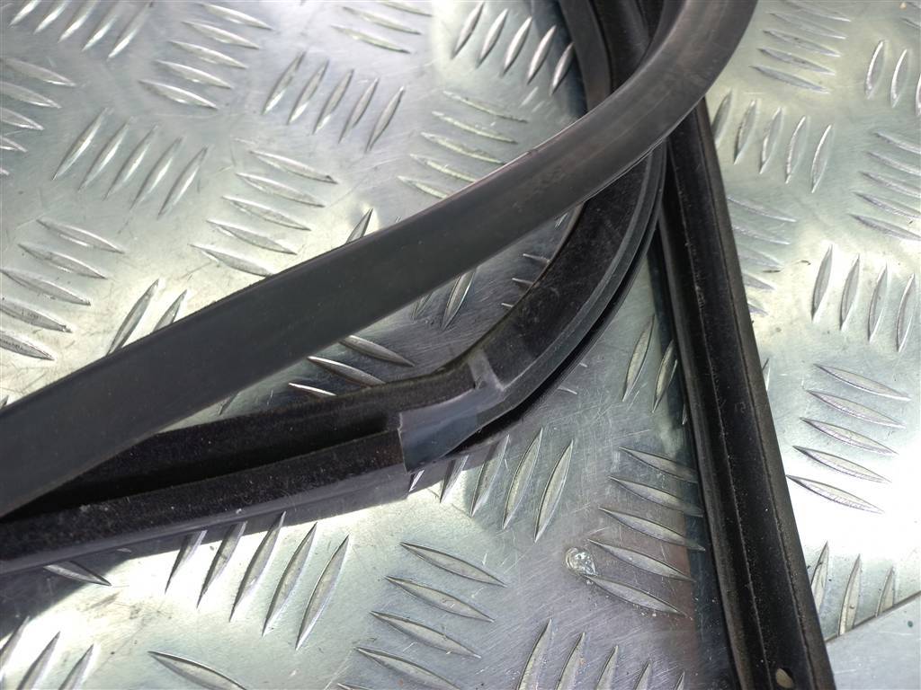 уплотнитель стекла FORD Transit  2042177, 5810 рублей, Москва