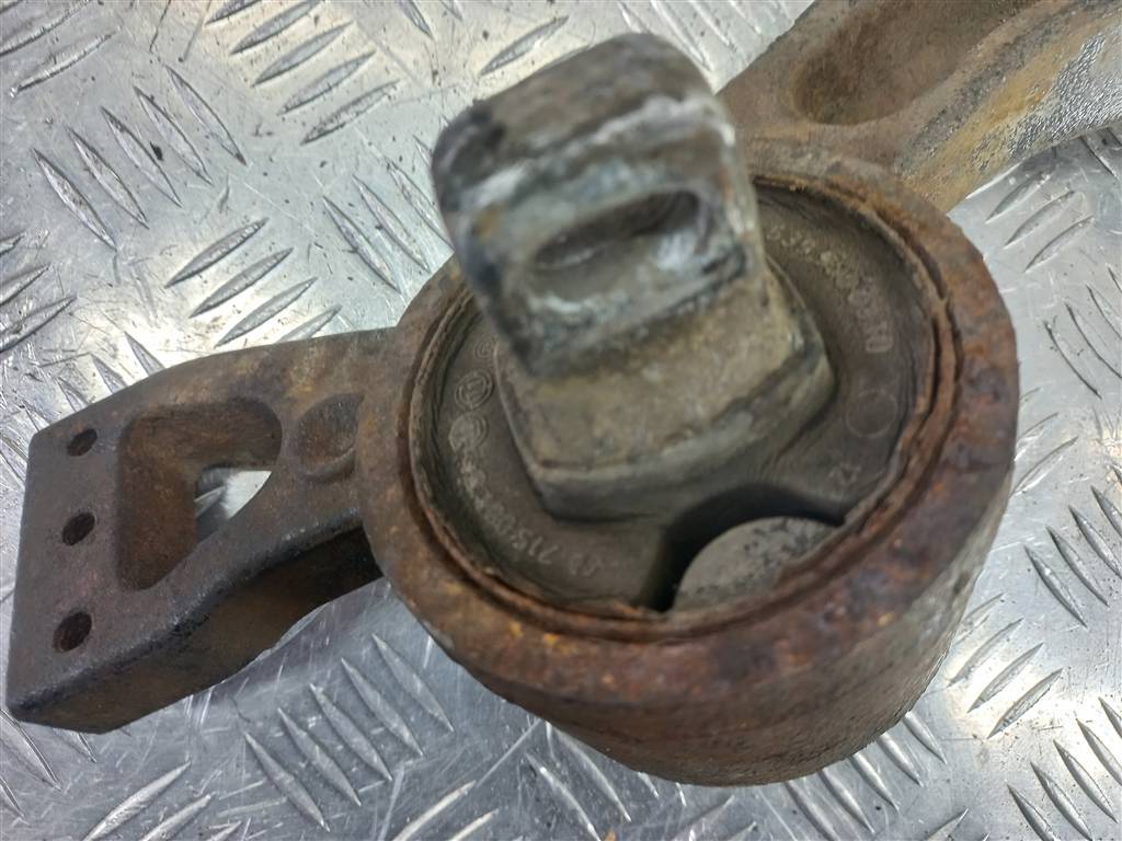 подушка редуктора MERCEDES-BENZ Vito  A6393500585, 1440 рублей, Москва