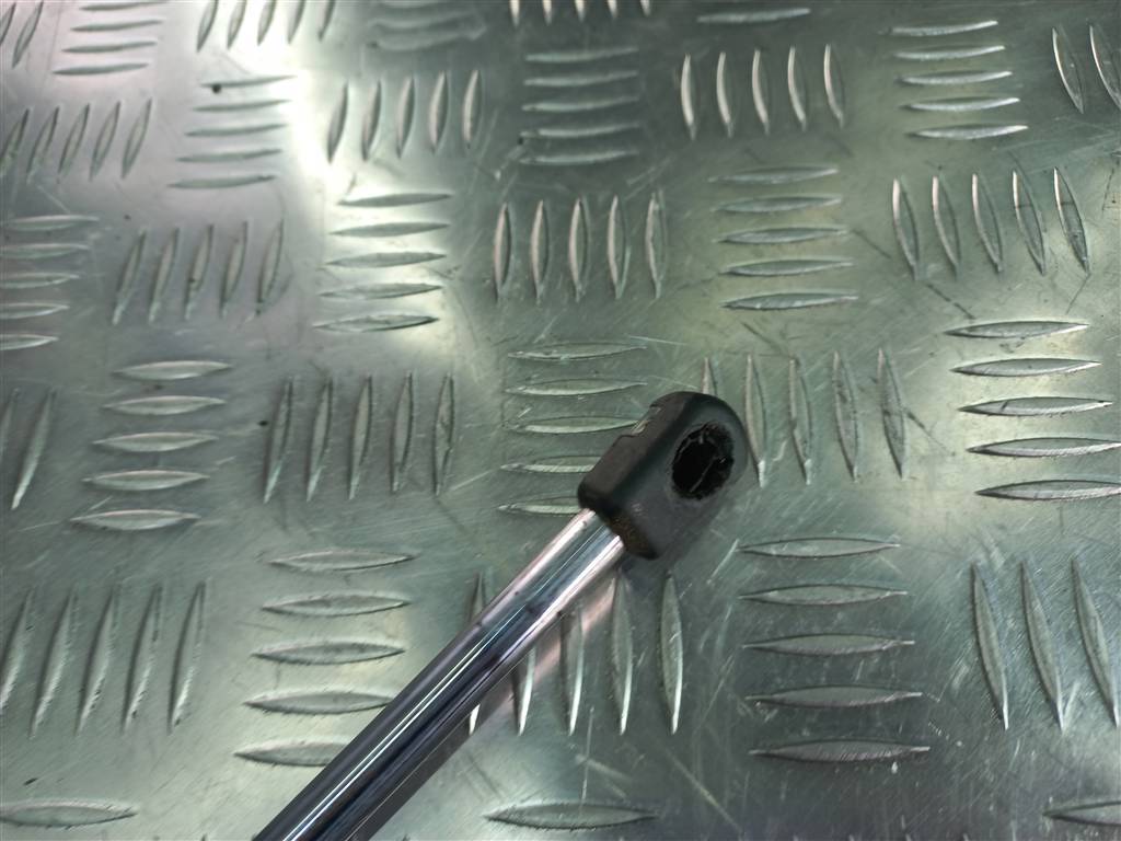 амортизатор крышки багажника Fiat Doblo 1.4 MT (78 л.с.)Doblo  I рестайлинг (2005—2015) Фургон 46824070, 860 рублей, Москва