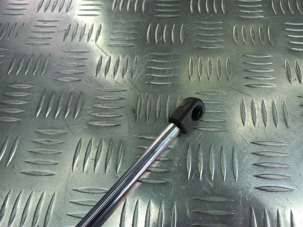 амортизатор крышки багажника Fiat Doblo 1.4 MT (78 л.с.)Doblo  I рестайлинг (2005—2015) Фургон 46824070, 860 рублей, Москва