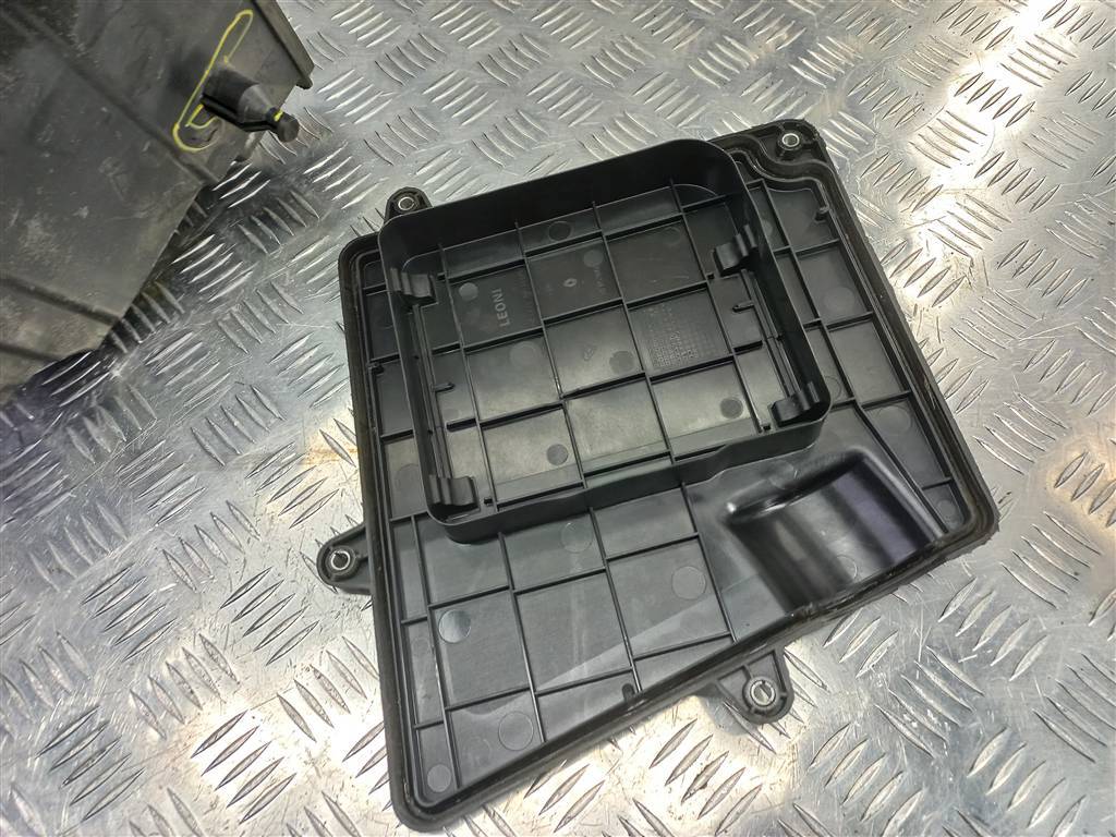 корпус блока предохранителей Opel Movano  4420823, 3850 рублей, Москва