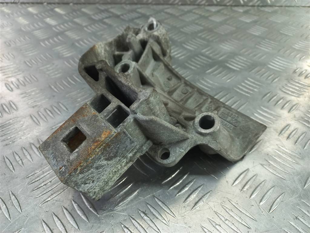 кронштейн двигателя (двс) Renault Kangoo  8200068255, 2700 рублей, Москва