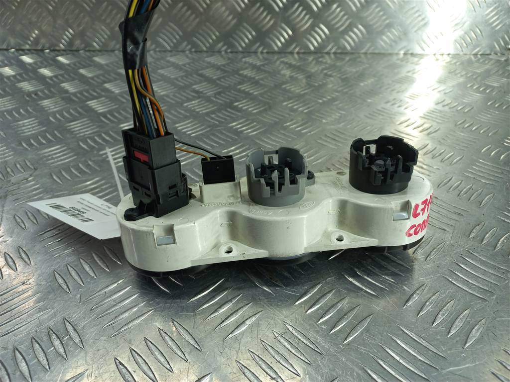 блок управления печкой FORD Tourneo Connect  5225337, 2930 рублей, Москва