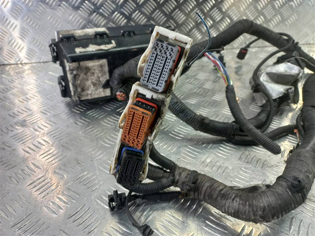 блок предохранителей FORD Tourneo Connect  4995671, 6150 рублей, Москва