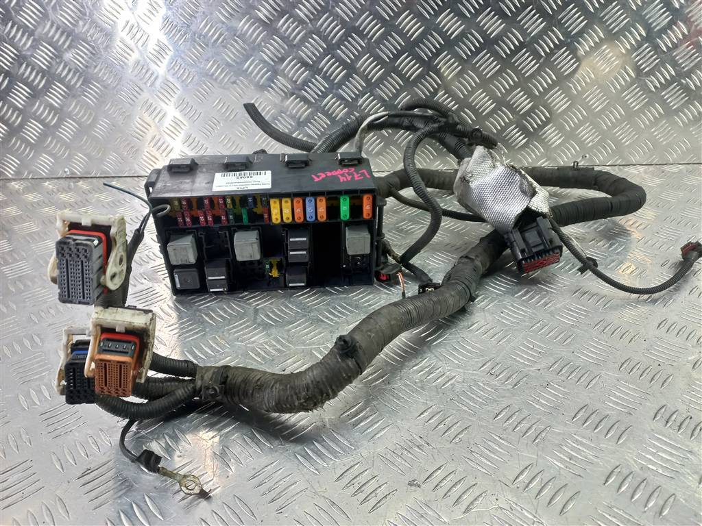 блок предохранителей FORD Tourneo Connect  4995671, 6150 рублей, Москва