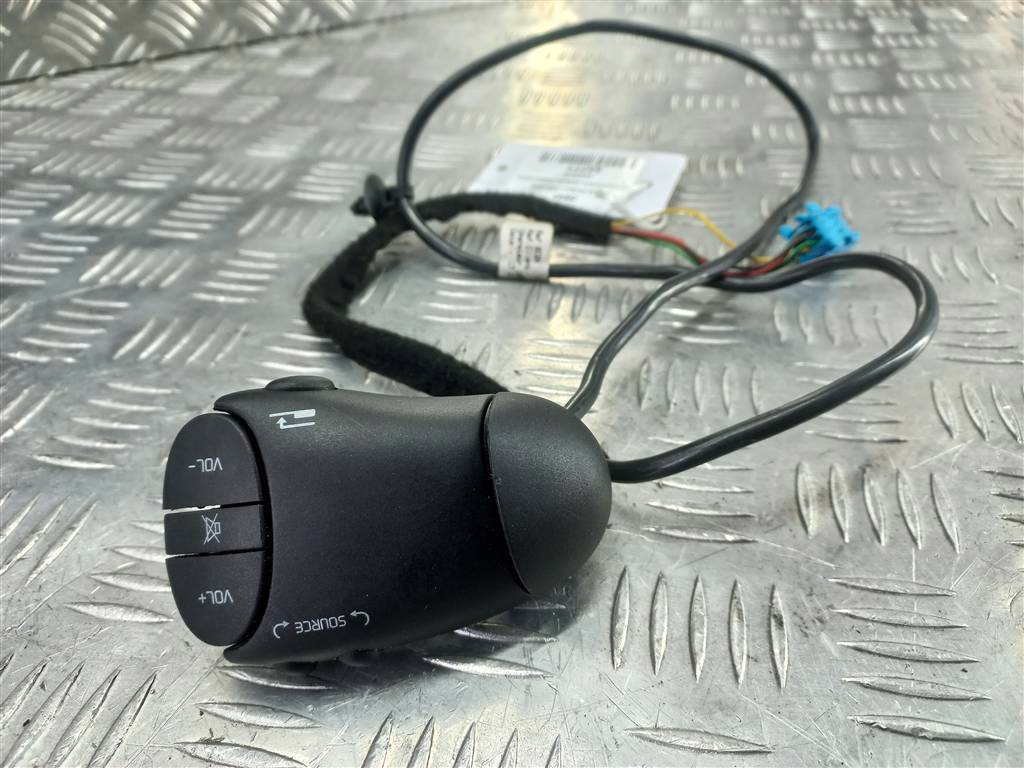 переключатель музыки подрулевой Renault Kangoo  8200353726, 1550 рублей, Москва
