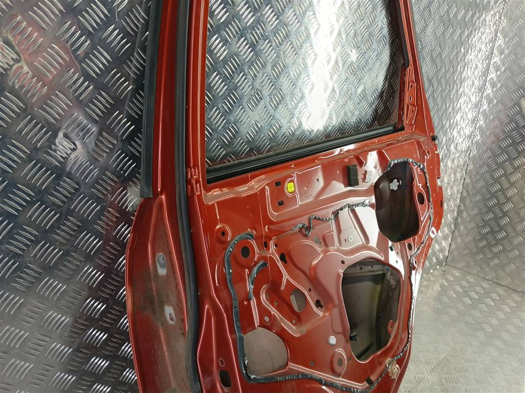 дверь SUZUKI SX4 1.6 4WD MT (112 л.с.)SX4  I рестайлинг (2009—2014) Внедорожник 6800380810, 7420 рублей, Москва