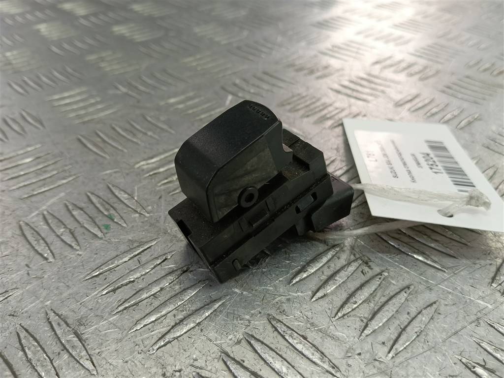 кнопка стеклоподъемника SUZUKI SX4 1.6 4WD MT (112 л.с.)SX4  I рестайлинг (2009—2014) Внедорожник 3799562J00, 520 рублей, Москва