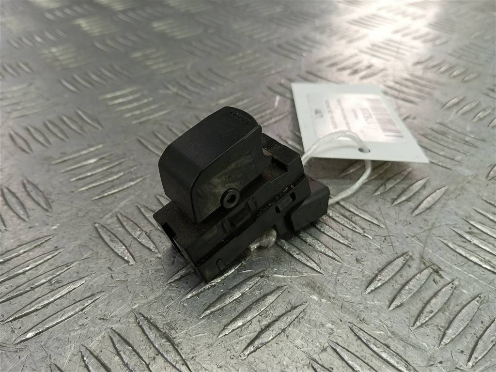 кнопка стеклоподъемника SUZUKI SX4 1.6 4WD MT (112 л.с.)SX4  I рестайлинг (2009—2014) Внедорожник 3799562J00, 520 рублей, Москва