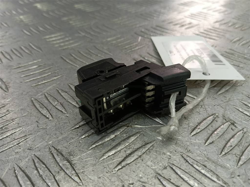 кнопка стеклоподъемника SUZUKI SX4 1.6 4WD MT (112 л.с.)SX4  I рестайлинг (2009—2014) Внедорожник 3799562J00, 520 рублей, Москва