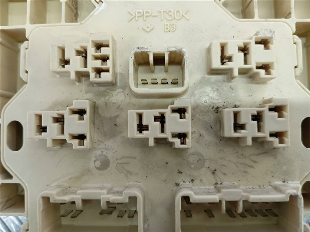 блок предохранителей SUZUKI SX4 1.6 4WD MT (112 л.с.)SX4  I рестайлинг (2009—2014) Внедорожник 3678055L22, 2700 рублей, Москва