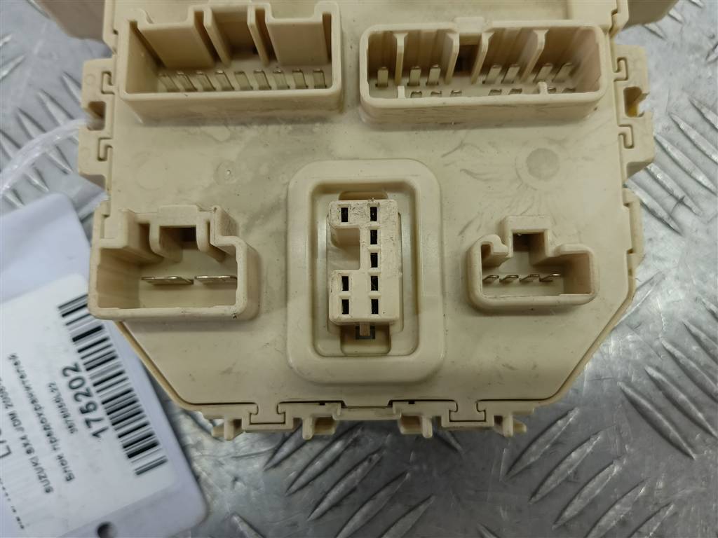 блок предохранителей SUZUKI SX4 1.6 4WD MT (112 л.с.)SX4  I рестайлинг (2009—2014) Внедорожник 3678055L22, 2700 рублей, Москва