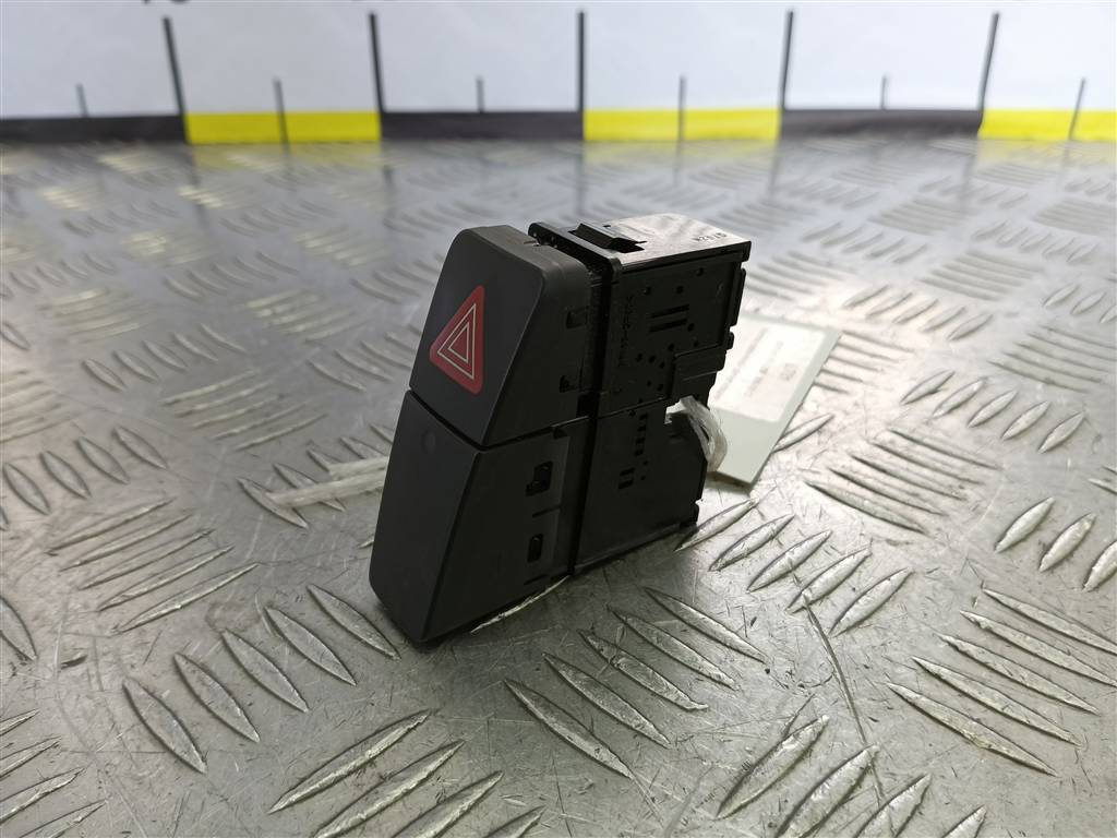 кнопка аварийной сигнализации SUZUKI SX4 1.6 4WD MT (112 л.с.)SX4  I рестайлинг (2009—2014) Внедорожник 3743054L00P4Z, 630 рублей, Москва