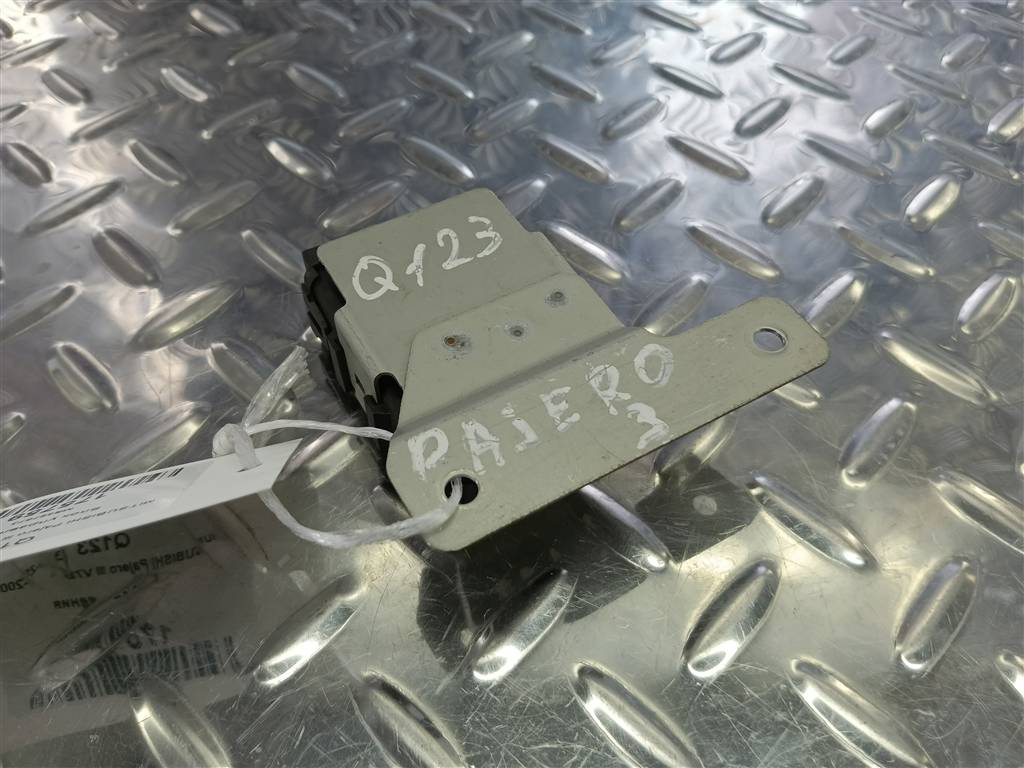 блок управления MITSUBISHI PAJERO  MR587673, 750 рублей, Москва