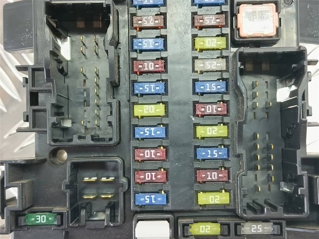 блок предохранителей SUZUKI Grand Vitara 2.0 4WD MT (140 л.с.)Grand Vitara  II (2005—2008) Внедорожник 3671064J00, 750 рублей, Москва