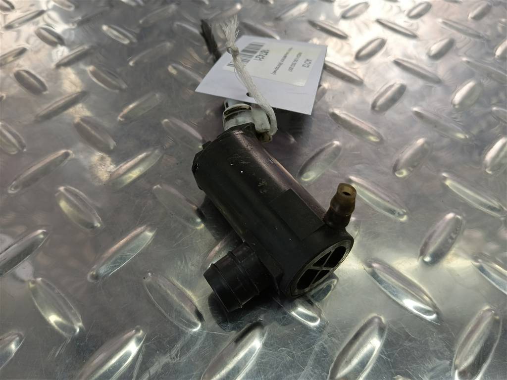 насос омывателя (моторчик) MAZDA 6  GJ6A67482, 750 рублей, Москва