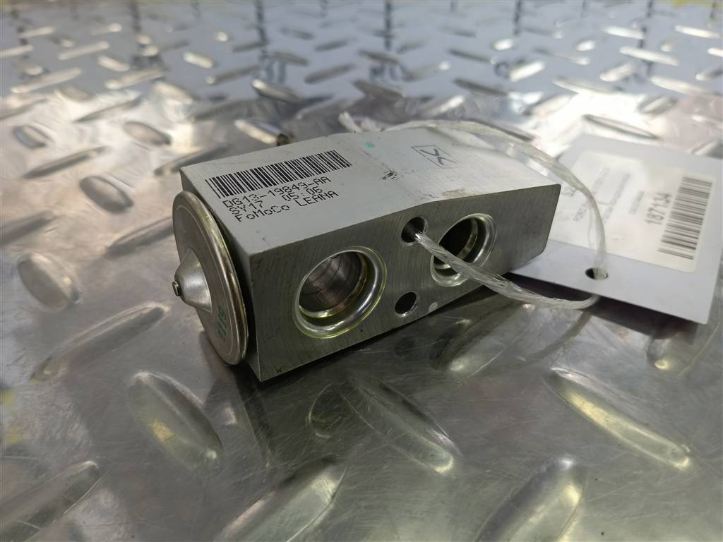 клапан кондиционера FORD EXPLORER 3.5 4WD AT (290 л.с.)Explorer  V рестайлинг (2015—2018) Внедорожник DG1Z19849A, 2130 рублей, Москва