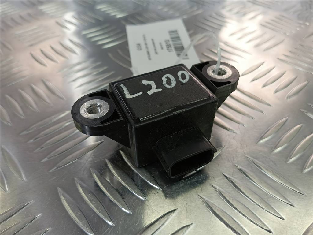 датчик ускорения MITSUBISHI L200  2.5 DI-D MT (136 л.с.)L200  IV (2006—2014) Пикап MN116715, 750 рублей, Москва
