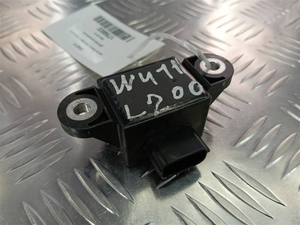 датчик ускорения MITSUBISHI L200  2.5 DI-D MT (136 л.с.)L200  IV (2006—2014) Пикап MN116715, 750 рублей, Москва