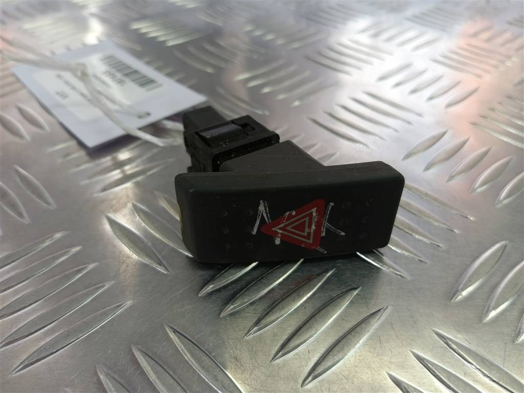 кнопка аварийной сигнализации SUZUKI IGNIS 1.5 MT (99 л.с.)Ignis  II (2003—2008) Хетчбэк 3743062JA0P4Z, 520 рублей, Москва