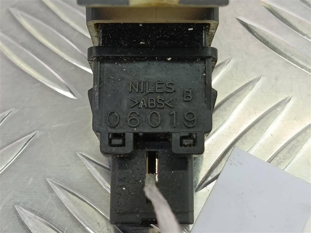 кнопка аварийной сигнализации SUZUKI IGNIS 1.5 MT (99 л.с.)Ignis  II (2003—2008) Хетчбэк 3743062JA0P4Z, 520 рублей, Москва