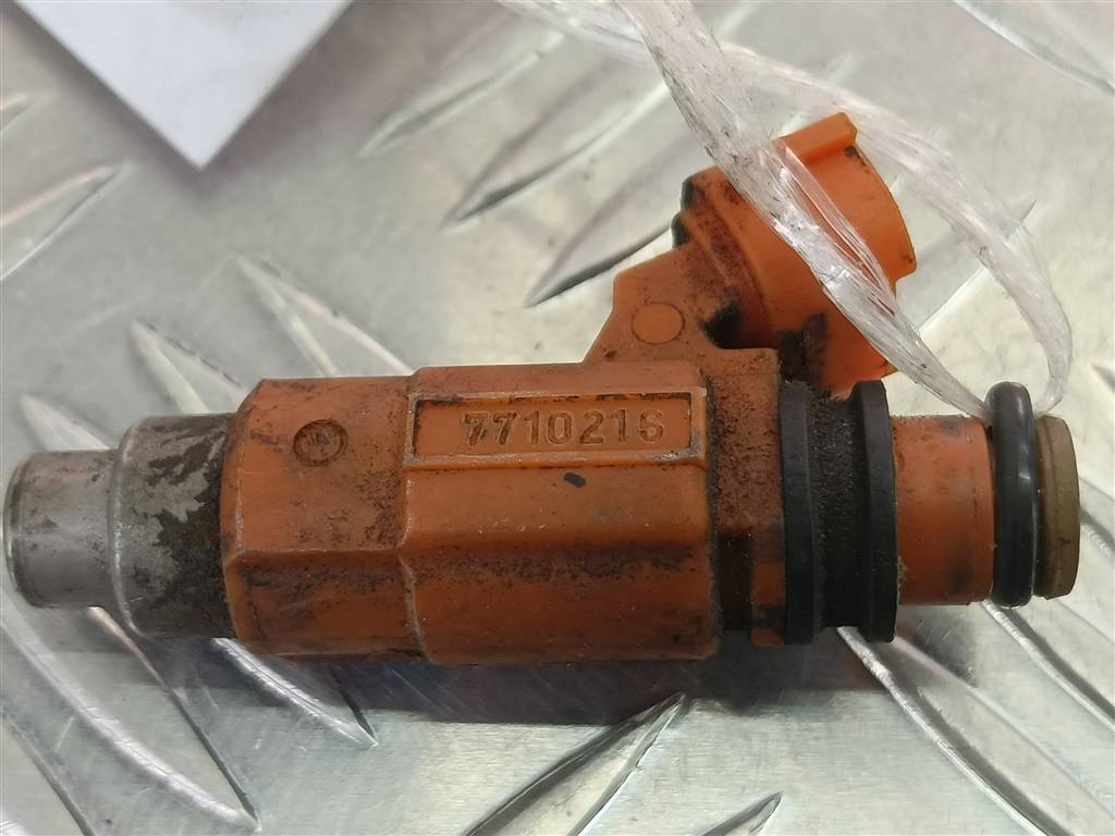 форсунка топливная SUZUKI Grand Vitara 2.0 MT (128 л.с.)Grand Vitara  I (1997—2001) Внедорожник 15710-65D00, 2240 рублей, Москва