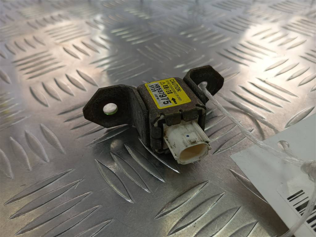 датчик удара (air bag) MITSUBISHI L200  2.5 DI-D MT (136 л.с.)L200  IV (2006—2014) Пикап MR587975, 750 рублей, Москва