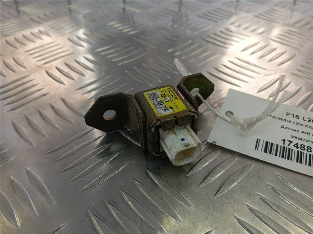 датчик удара (air bag) MITSUBISHI L200   MR587975, 750 рублей, Москва