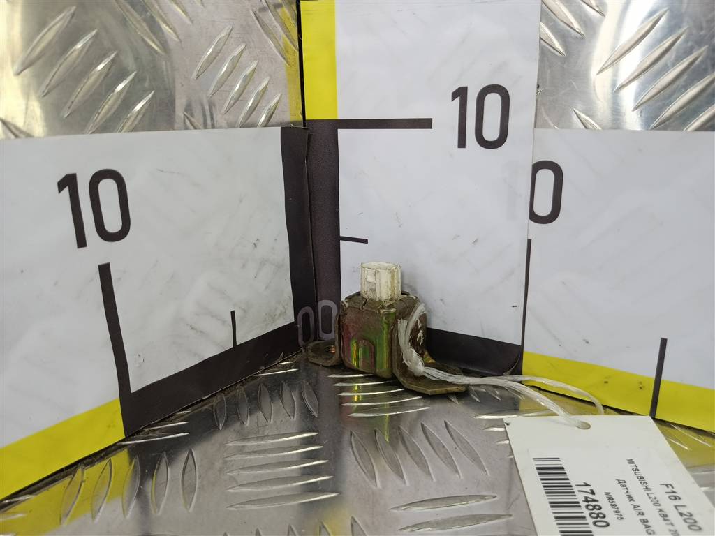 датчик удара (air bag) MITSUBISHI L200   MR587975, 750 рублей, Москва