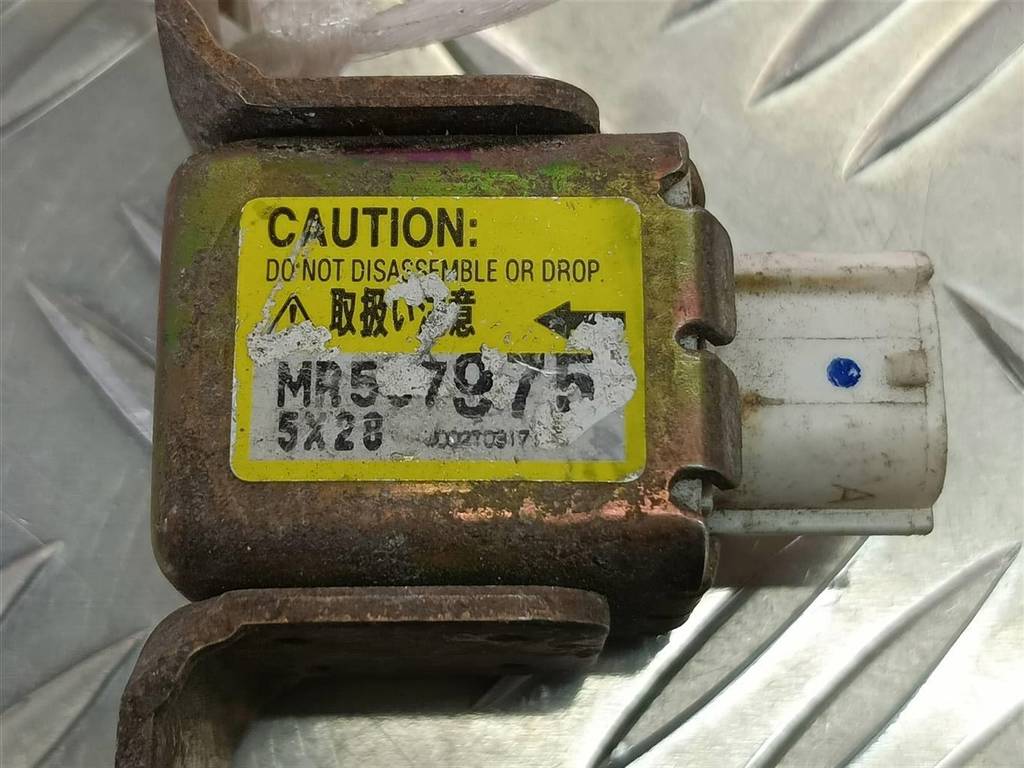 датчик удара (air bag) MITSUBISHI L200   MR587975, 750 рублей, Москва