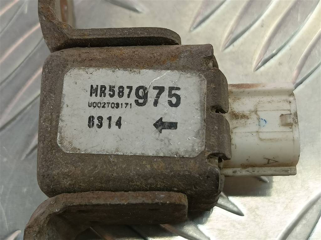 датчик удара (air bag) MITSUBISHI L200  2.5 DI-D MT (136 л.с.)L200  IV (2006—2014) Пикап MR587975, 750 рублей, Москва