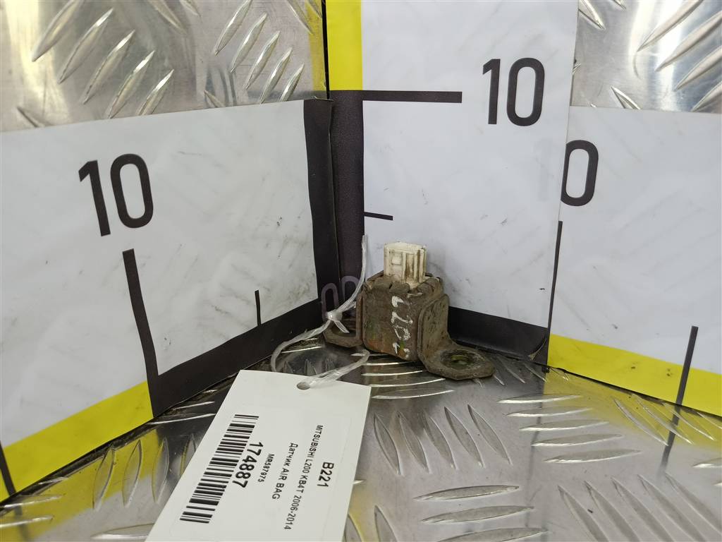 датчик удара (air bag) MITSUBISHI L200  2.5 DI-D MT (136 л.с.)L200  IV (2006—2014) Пикап MR587975, 750 рублей, Москва