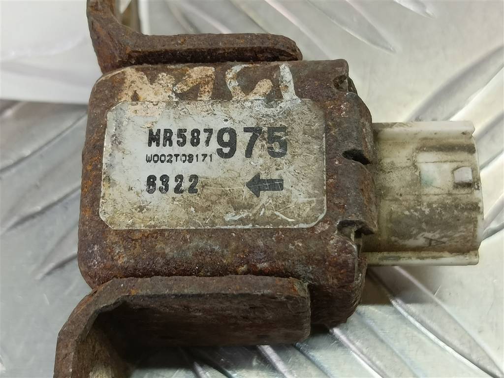 датчик удара (air bag) MITSUBISHI L200  2.5 DI-D MT (136 л.с.)L200  IV (2006—2014) Пикап MR587975, 750 рублей, Москва