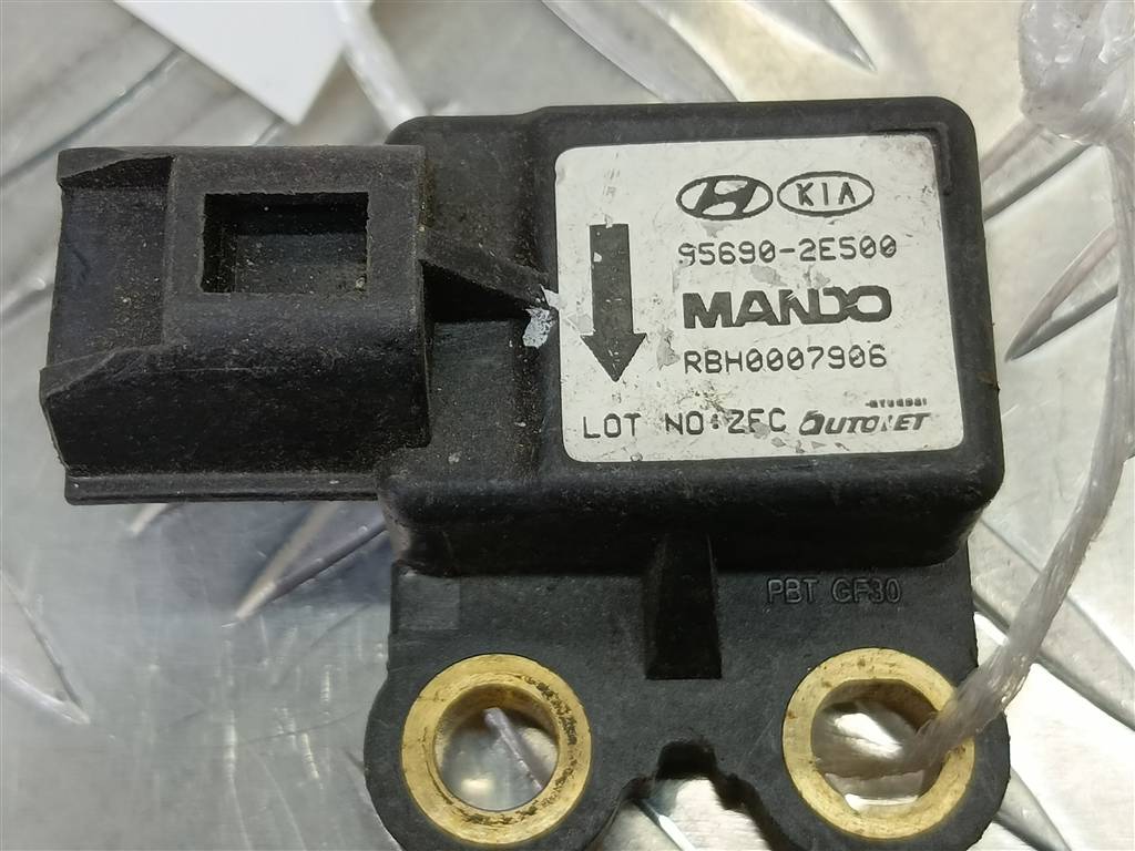 датчик ускорения Hyundai TUCSON  956902E500, 3850 рублей, Москва