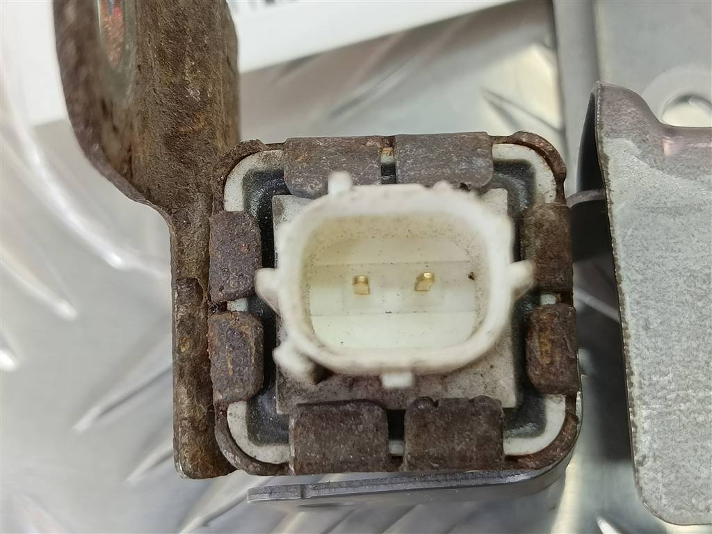 датчик удара (air bag) SUZUKI Grand Vitara 2.0 4WD MT (140 л.с.)Grand Vitara  II (2005—2008) Внедорожник 3893065J10, 520 рублей, Москва