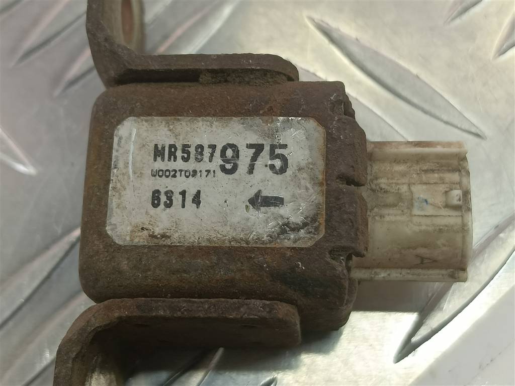 датчик удара (air bag) MITSUBISHI L200  2.5 DI-D MT (136 л.с.)L200  IV (2006—2014) Пикап MR587975, 750 рублей, Москва