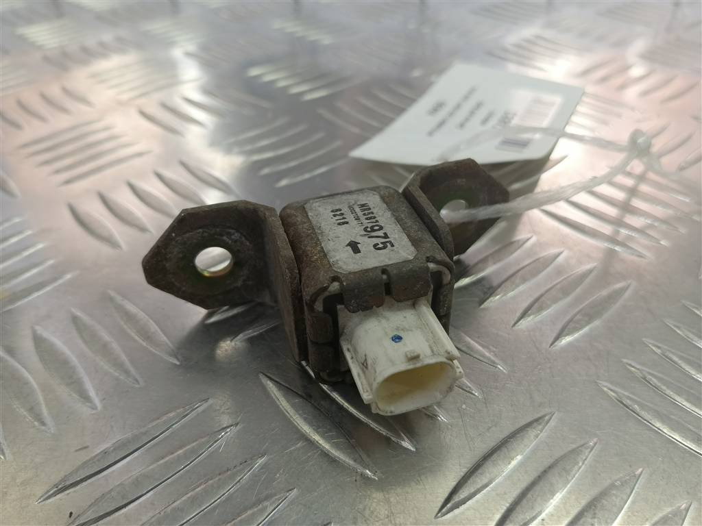 датчик удара (air bag) MITSUBISHI L200  2.5 DI-D MT (136 л.с.)L200  IV (2006—2014) Пикап MR587975, 750 рублей, Москва